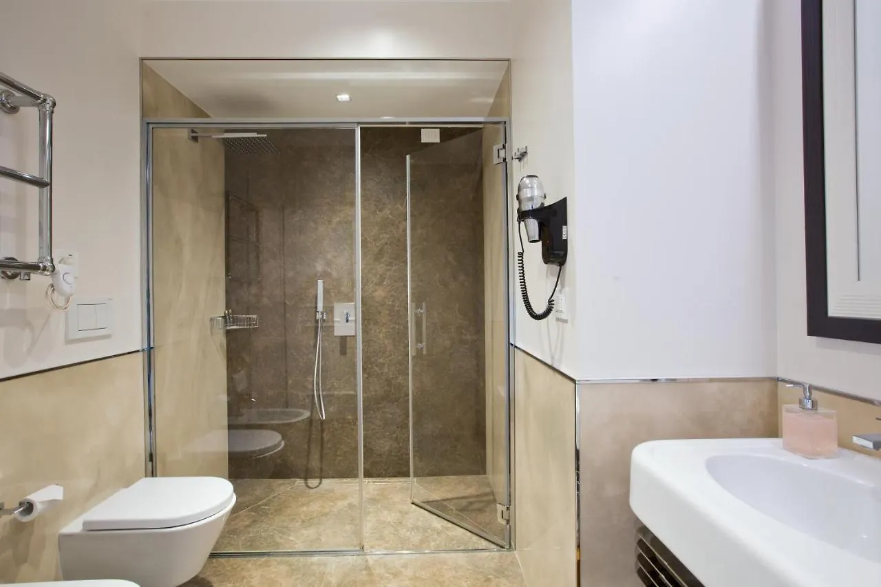 Duomo Rooms Mailand 3*,